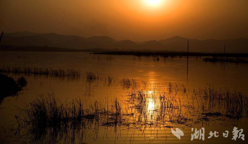 夕陽(yáng)總會(huì)落在你身上，你也會(huì)快樂(lè)一場(chǎng)