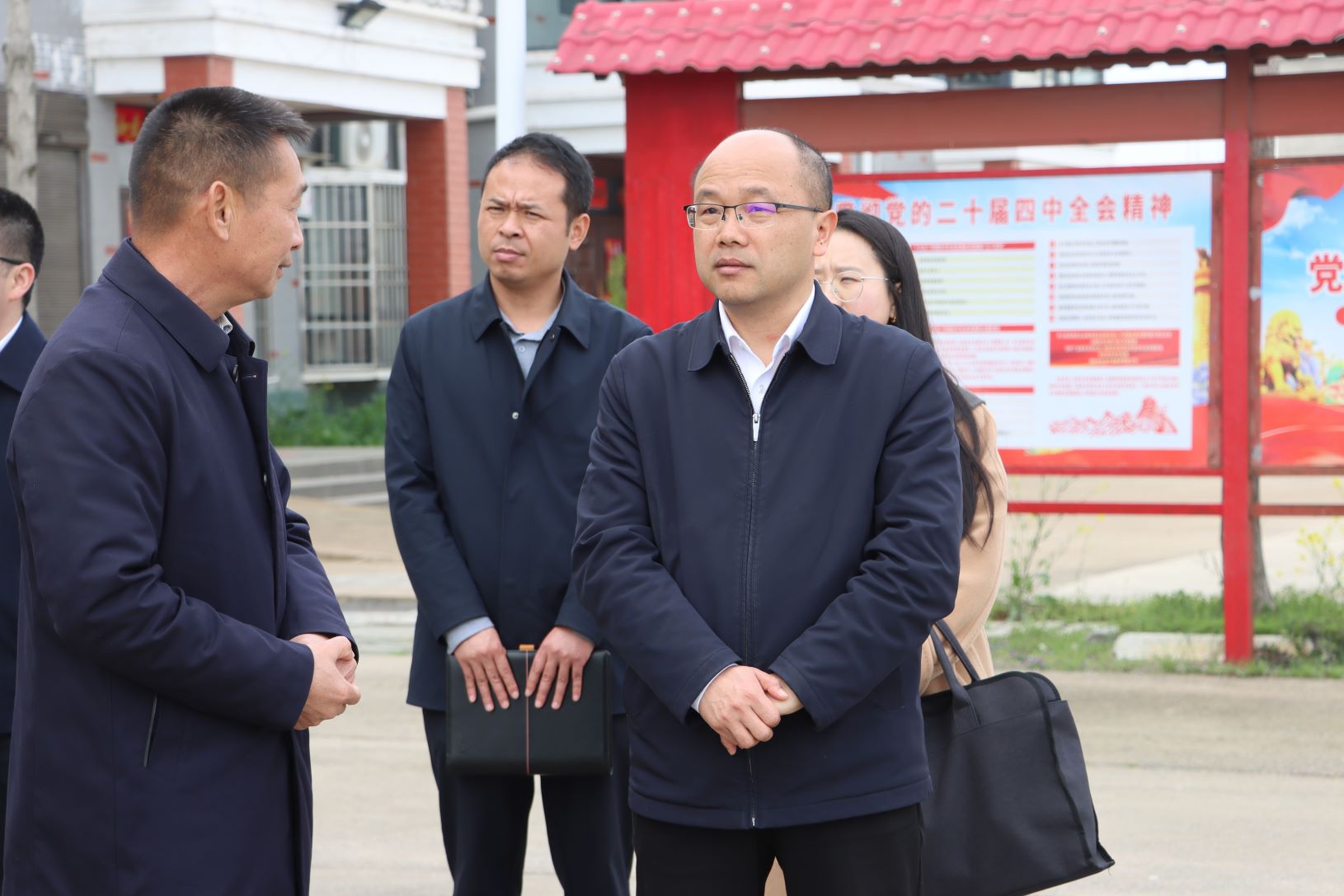 市委主要領(lǐng)導(dǎo)到羅店鎮(zhèn)開(kāi)展專(zhuān)題調(diào)研